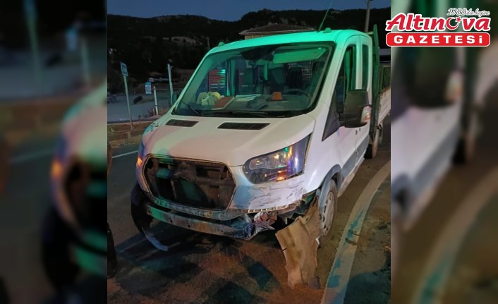 Karabük'te kamyonetle otomobilin çarpıştığı kazada 2 kişi yaralandı