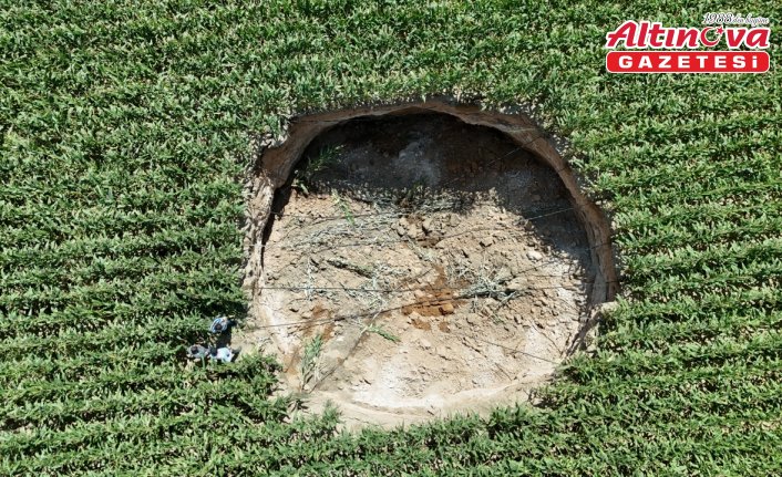 Karaman'da mısır tarlasında obruk oluştu