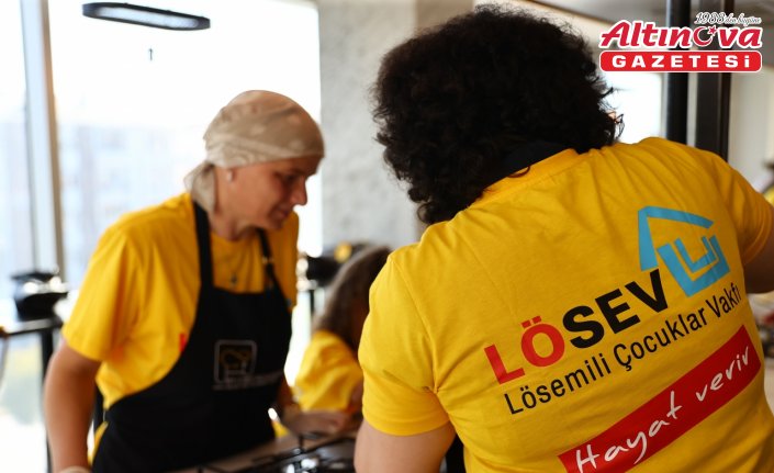 Lösemililer LÖSEV'in çikolata tadındaki etkinliğinde moral depoladı