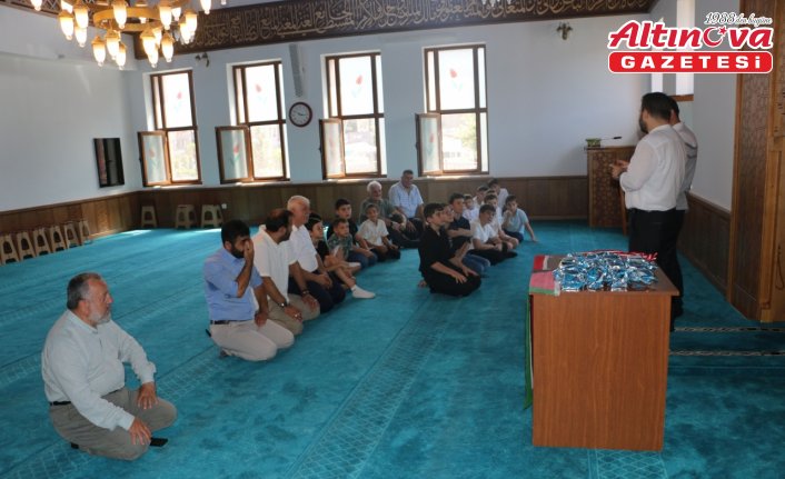 Of'ta yaz Kur'an kursunda başarılı olan öğrenciler ödüllendirildi