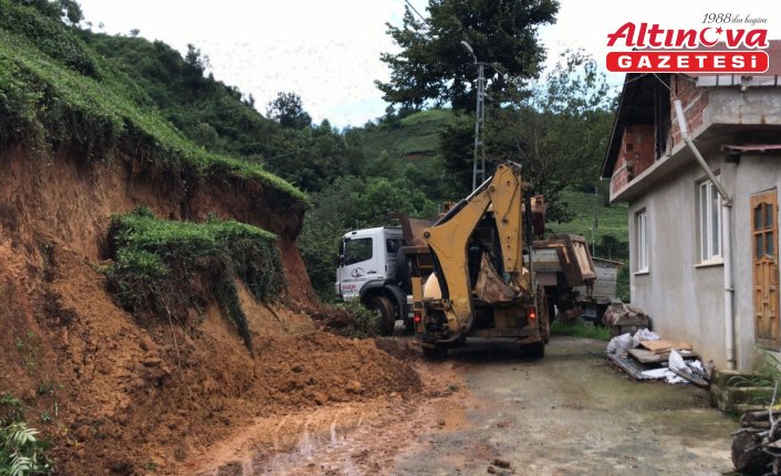 Rize'nin bazı ilçelerinde heyelanlar meydana geldi