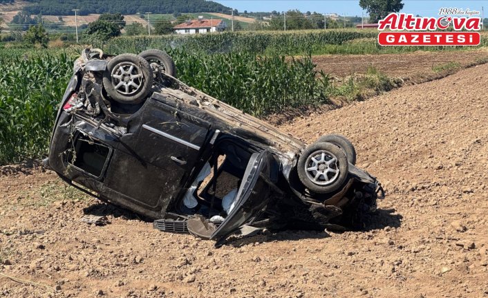 Bafra’da tarlaya devrilen hafif ticari aracın sürücüsü yaralandı