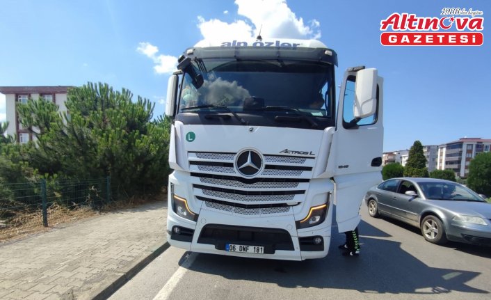 Samsun'da tırla çarpışan otomobilin sürücüsü yaralandı