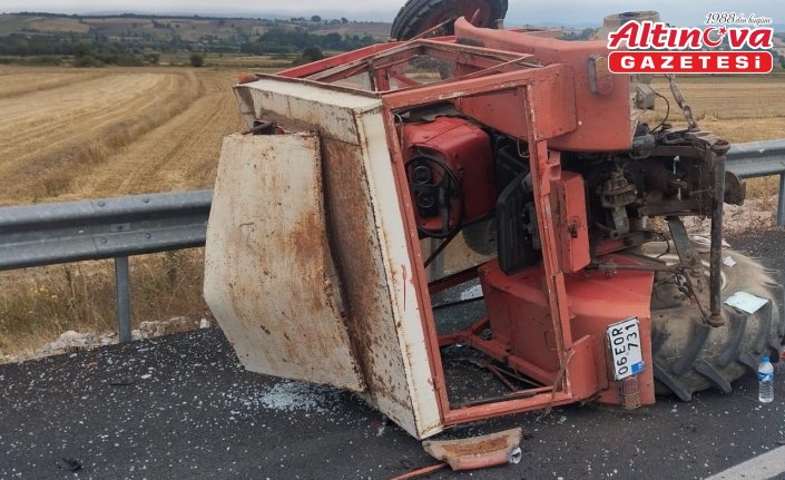 Samsun'da traktör ile otomobilin çarpıştığı kazada 4 kişi yaralandı