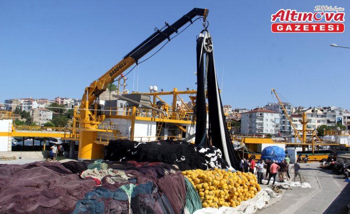 Sinop'ta balıkçılar denize açılmak için gün sayıyor