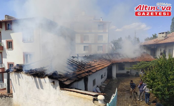 Sungurlu'da tandırlıkta çıkan yangın söndürüldü