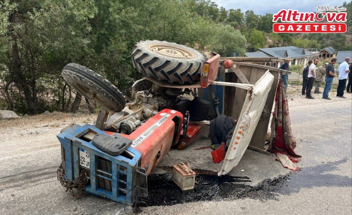 Taşova'da devrilen traktörün sürücüsü yaralandı