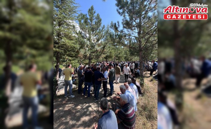 Tokat'taki trafik kazasında hayatını kaybedenlerin cenazesi toprağa verildi