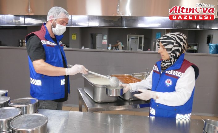 Trabzon Büyükşehir Belediyesi'nden ihtiyaç sahibi ailelere sıcak yemek hizmeti
