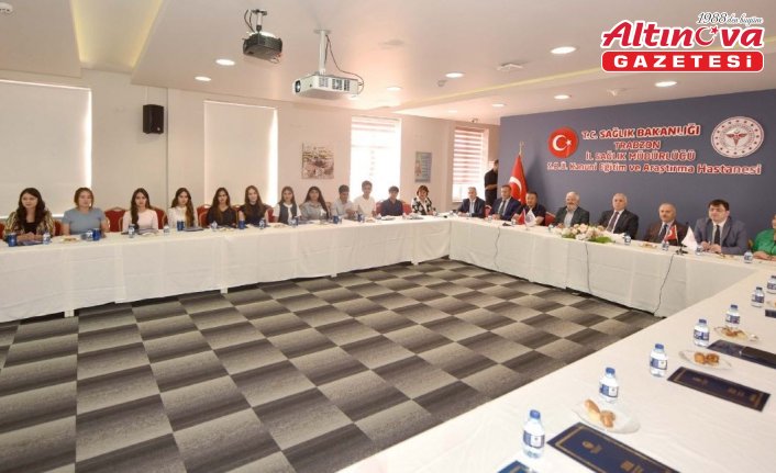 Trabzon'da staj yapan tıp fakültesi öğrencilerine sertifika verildi
