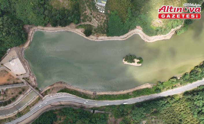 Trabzon'daki Sera Gölü yüzeyinden 30 kamyon çöp temizlendi