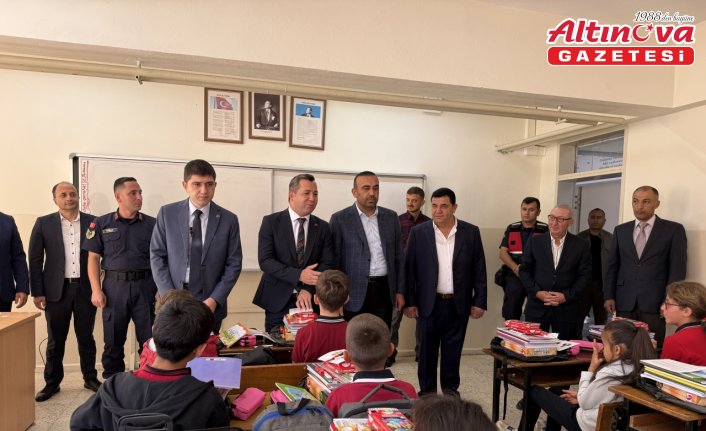 Alaçam'da 1800 öğrenciye kırtasiye yardımı yapıldı