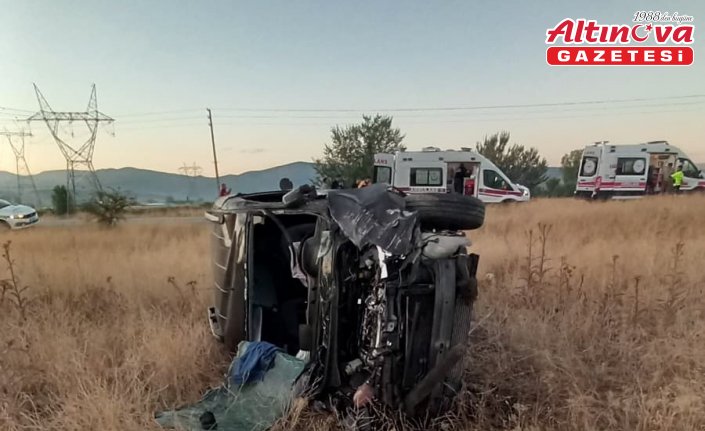 Amasya'da devrilen hafif ticari araçtaki 4 kişi yaralandı