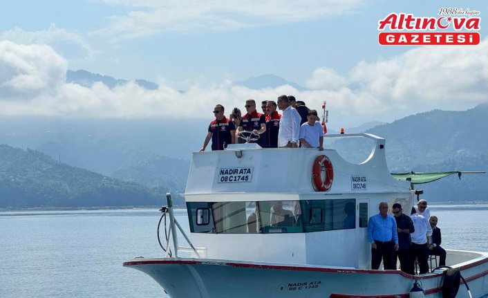 Artvin Valisi Ergün, balıkçılarla denize açıldı