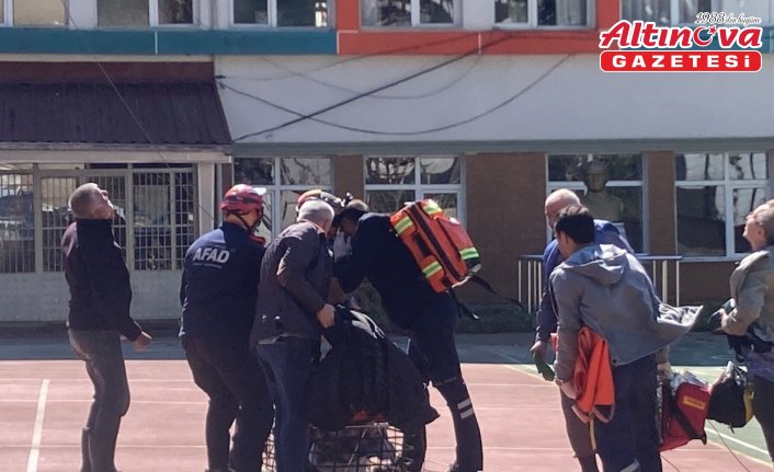 Artvin'de ulaşım sağlanamayan köydeki hasta helikopterle Rize'ye gönderildi