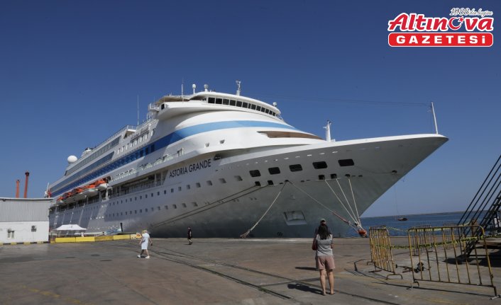 “Astoria Grande“ kruvaziyeri Samsun Limanı'na demirledi