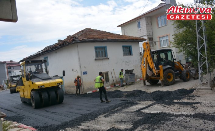 Başçiftlik'te asfaltlama çalışması yapılıyor