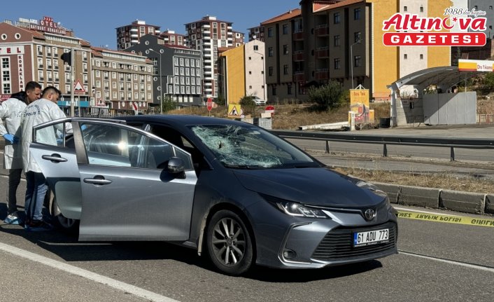 Bayburt'ta otomobilin çarptığı yaya ağır yaralandı