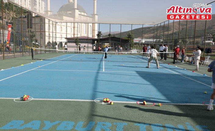 Bayburt'taki tenis kortu yeniden hizmete açıldı