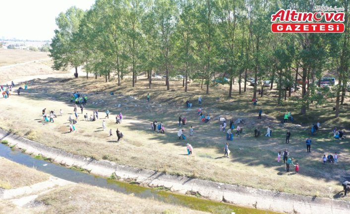 Bolu'da gönüllüler çevre temizliğine dikkati çekmek için atık topladı