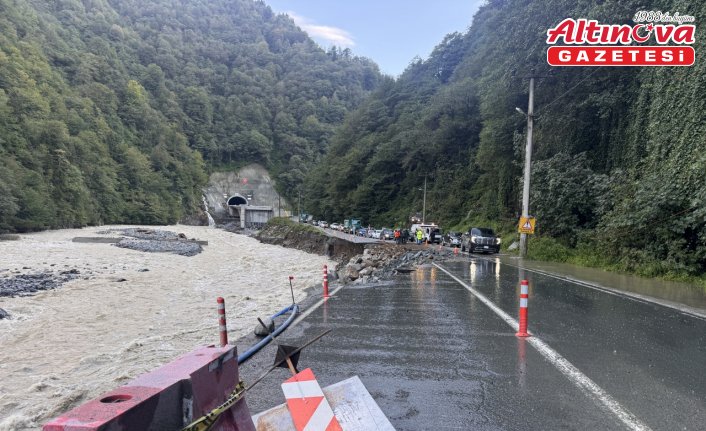 Çamlıhemşin-Ardeşen kara yolunda ulaşım kontrollü sağlanıyor