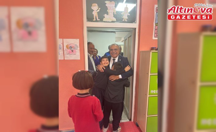 Dodurga Belediye Başkanı Çetinkaya öğrencilere forma hediye etti