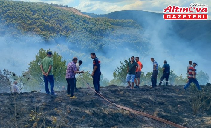 Düzce'de anız yangını ormanlık alana sıçramadan söndürüldü