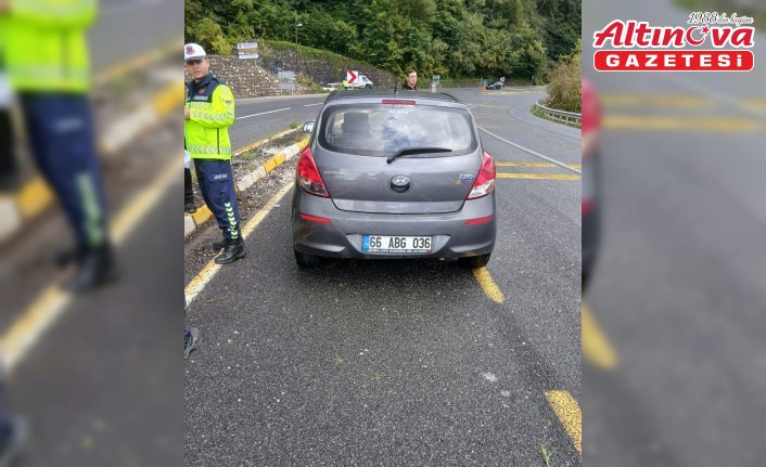 Düzce'de otomobilin çarptığı Karayolları çalışanı 2 işçi yaralandı