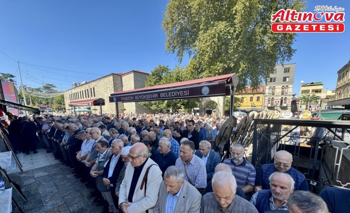 Eski Trabzon Belediye Başkanı Melek, son yolculuğuna uğurlandı