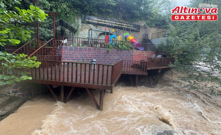 Giresun'da etkili olan sağanak hayatı olumsuz etkiledi