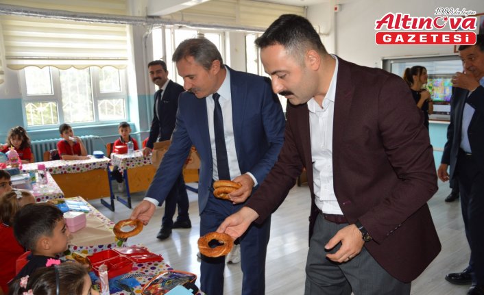 Havza'da öğrencilere simit ve süt ikram edildi