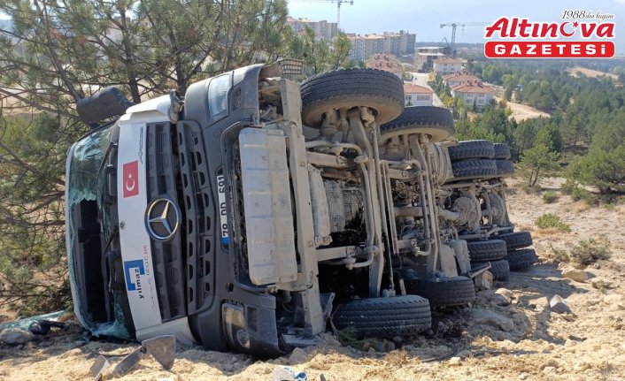 Karabük'te devrilen beton mikserinin sürücüsü yaralandı