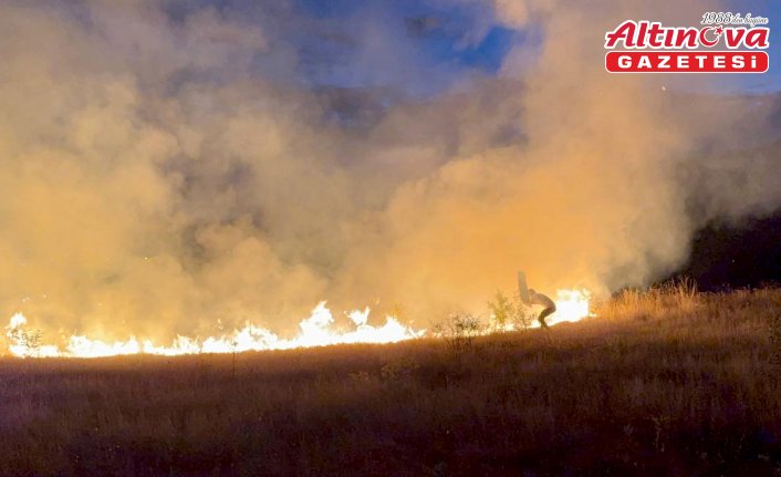 Karabük'te evlere yakın noktada çıkan anız yangını söndürüldü