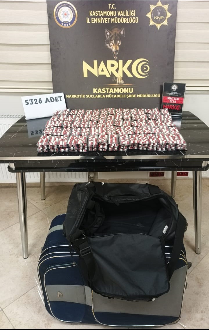 Kastamonu'da 5 bin 326 sentetik ecza hapıyla yakalanan kişi tutuklandı