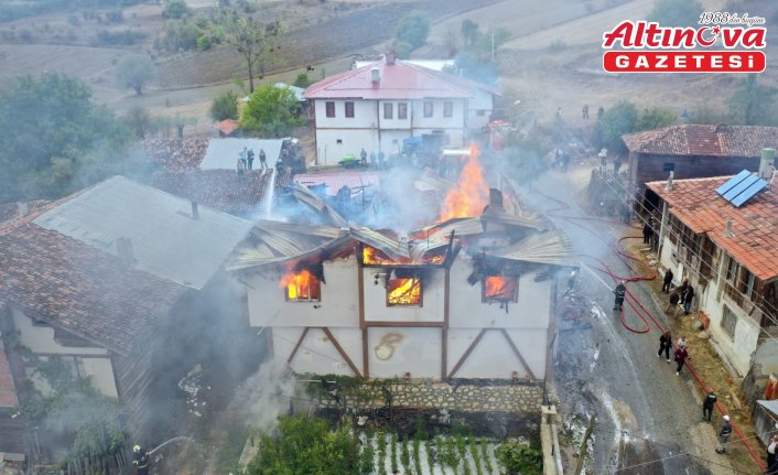 Kastamonu'da çıkan yangında 1 konak ve ev zarar gördü