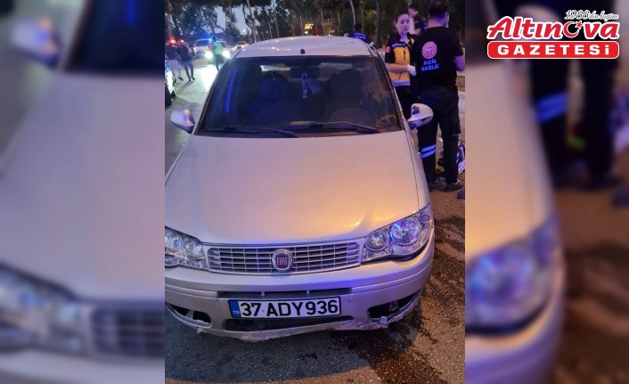 Kastamonu'da refüje çarpan otomobilin sürücüsü öldü