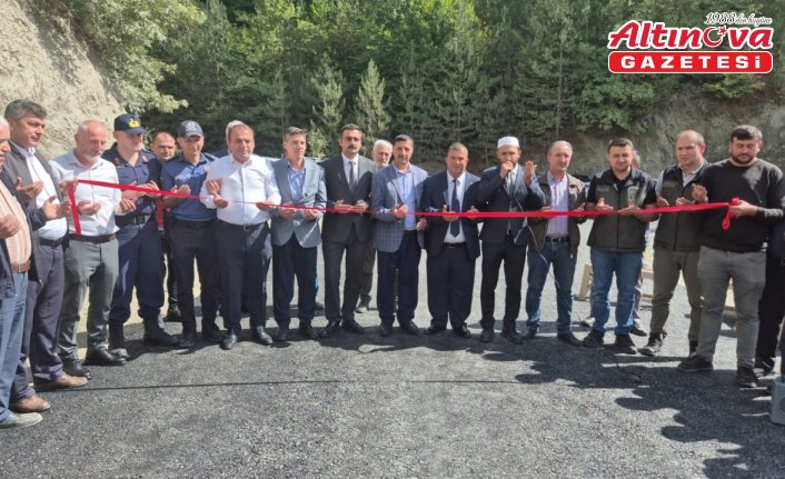 Kastamonu'da yolu asfaltlanan köyün sakinleri davul zurna ile kutlama yaptı