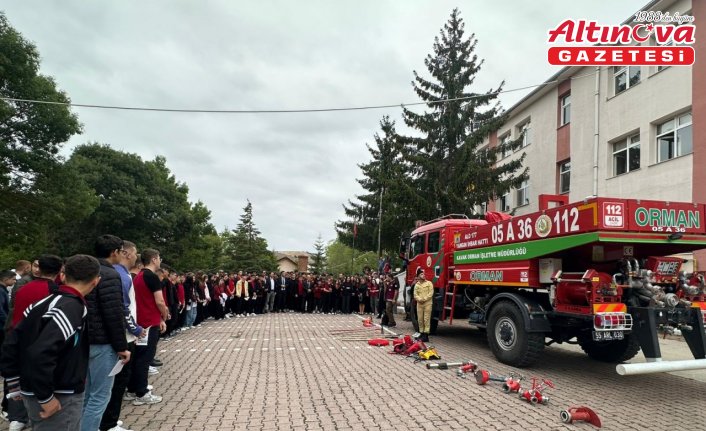 Ladik'te öğrencilere orman yangınlarıyla mücadele araçları tanıtıldı