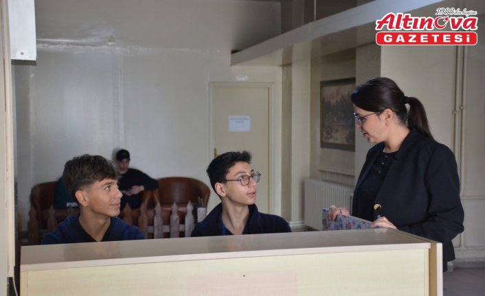 Mezun olduğu aşçılık lisesinin ilk kadın müdürü oldu