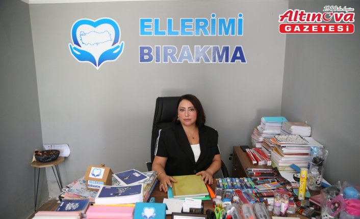 Ordu'da muhtardan ihtiyaç sahibi ailelerin çocuklarına kırtasiye desteği