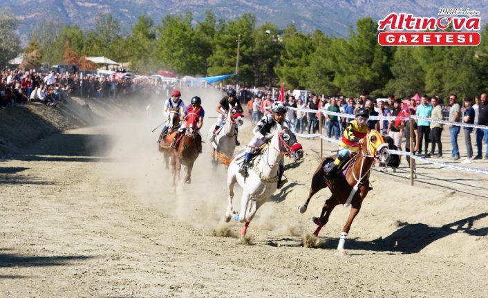 Osmancık'ta rahvan at yarışları yapıldı