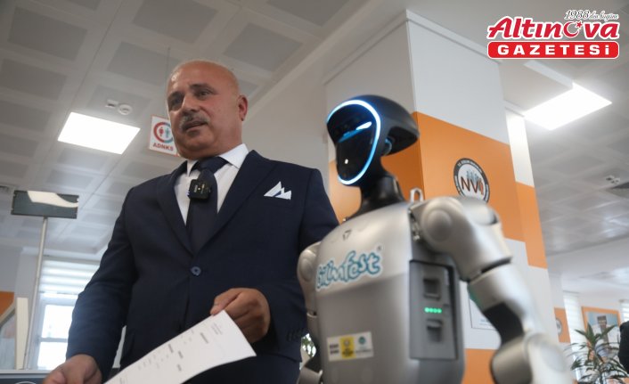 Samsun'da insansı robota temsili kimlik belgesi verildi