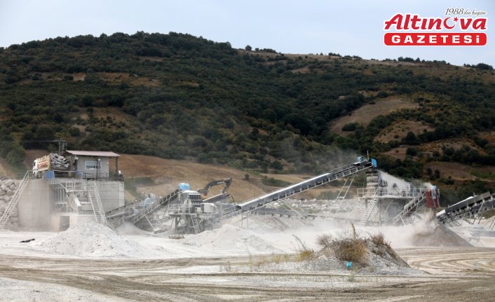 Bafra'da kırsalda kalıcı beton yol çalışmaları sürüyor