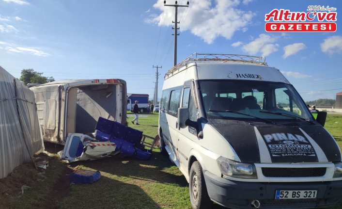 Samsun'da minibüs devrildi, bir kişi öldü, bir kişi ağır yaralandı