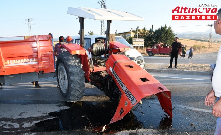 Samsun'da traktör ile kamyonetin çarpıştığı kazada 4 kişi yaralandı