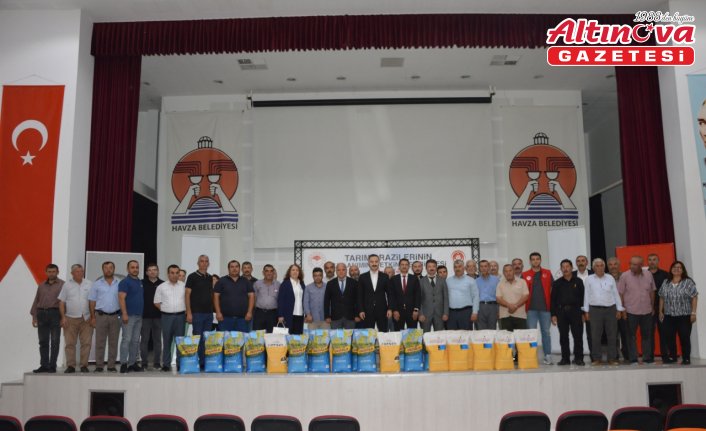 Samsun'da üreticilere kanola tohumu dağıtıldı
