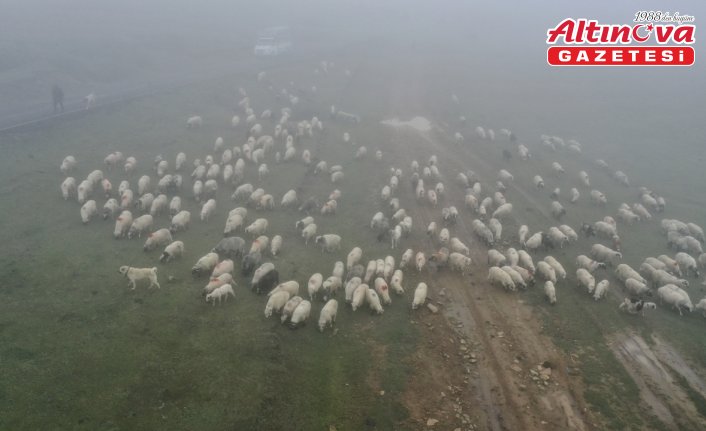 Sisler altındaki Karadeniz yaylalarından dönüş yolculuğu başladı