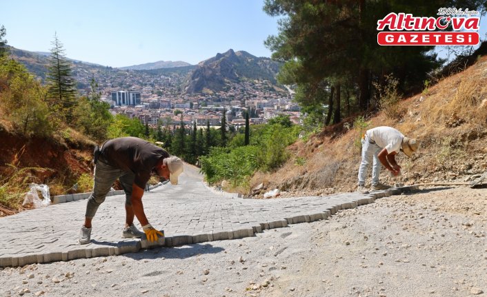 Tokat Belediyesi Ali Mezarlığı'nda düzenleme çalışmaları yaptı