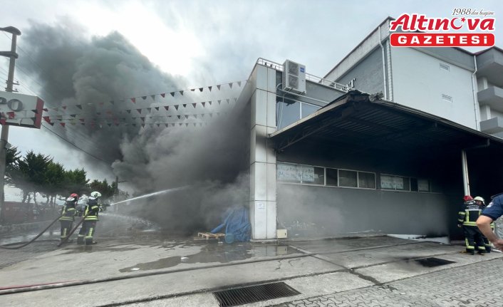 Trabzon'da alışveriş merkezinde çıkan yangına müdahale ediliyor