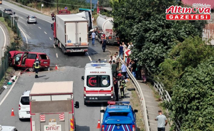 Trabzon'da yakıt tankeri ile otomobilin çarpıştığı kazada 3 kişi yaralandı